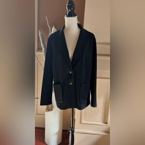 CADISPORT Elegant Black Women's Blazer with Pocket Detail